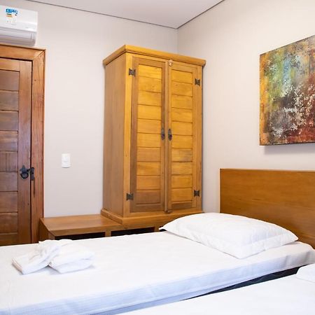 Espaco 250 - Apto Mobiliado, 3 Quartos, Sendo Uma Suite, Banheiro Social, Cozinha Completa, Sala De Estar, Ar Condicionado, Tv E Internet Тірадентіс Екстер'єр фото