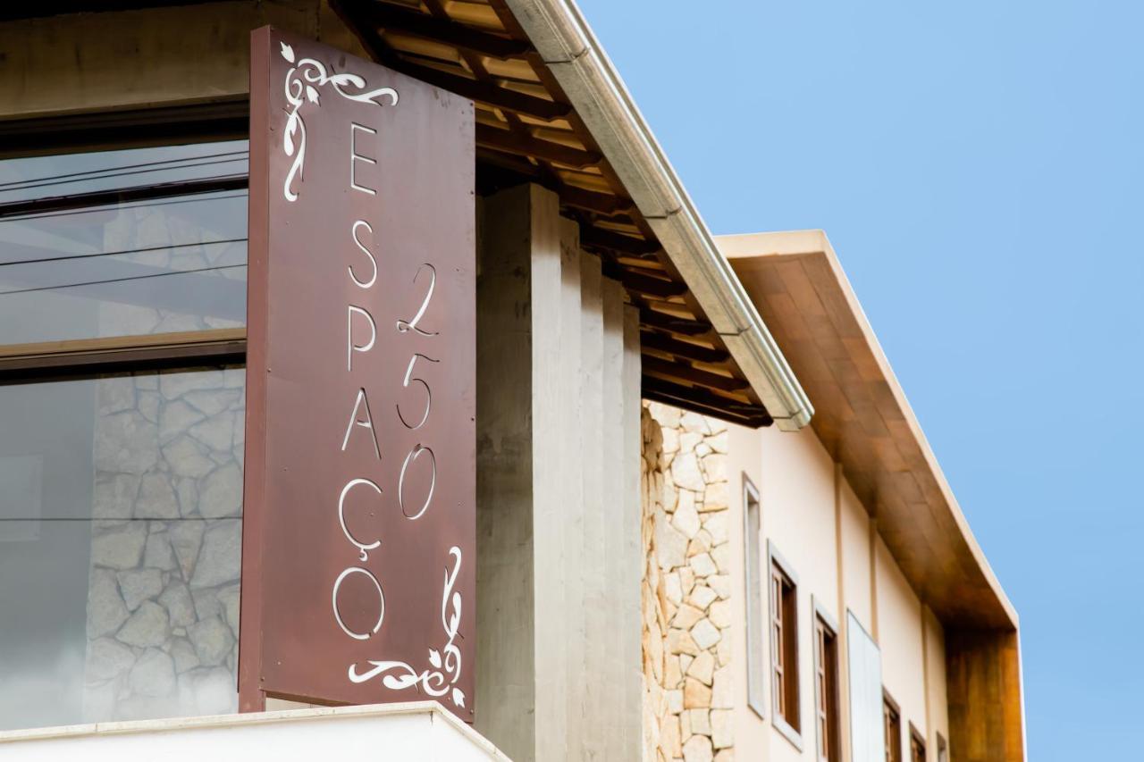 Espaco 250 - Apto Mobiliado, 3 Quartos, Sendo Uma Suite, Banheiro Social, Cozinha Completa, Sala De Estar, Ar Condicionado, Tv E Internet Тірадентіс Екстер'єр фото