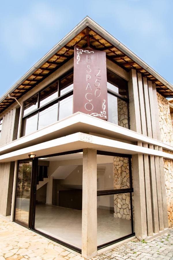 Espaco 250 - Apto Mobiliado, 3 Quartos, Sendo Uma Suite, Banheiro Social, Cozinha Completa, Sala De Estar, Ar Condicionado, Tv E Internet Тірадентіс Екстер'єр фото